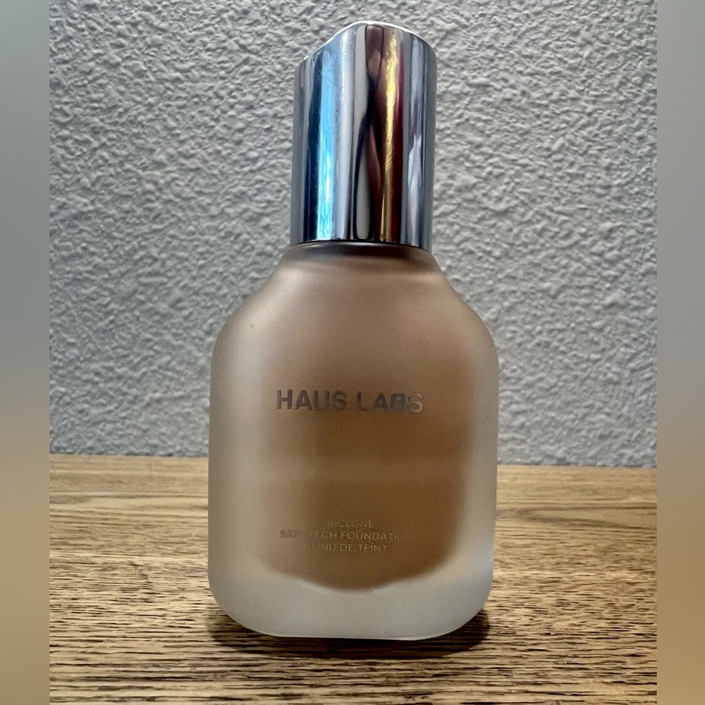 Haus Labs Triclone Skin Tech Foundation 250 Light Medium